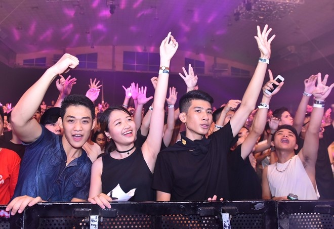 Dem nhac trap 'Lost in Space' thu hut 2.000 ban tre hinh anh