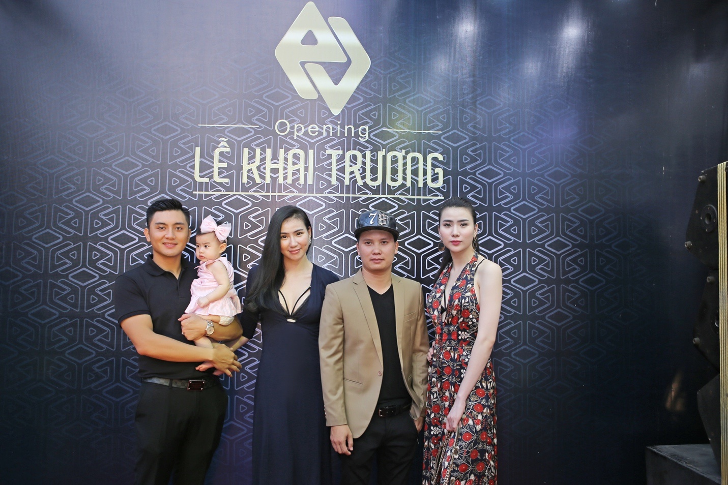 Thư Huyền diện trang phục menwear của PN Men ảnh 3 Thu Huyen dien trang phuc menwear cua PN Men anh 3