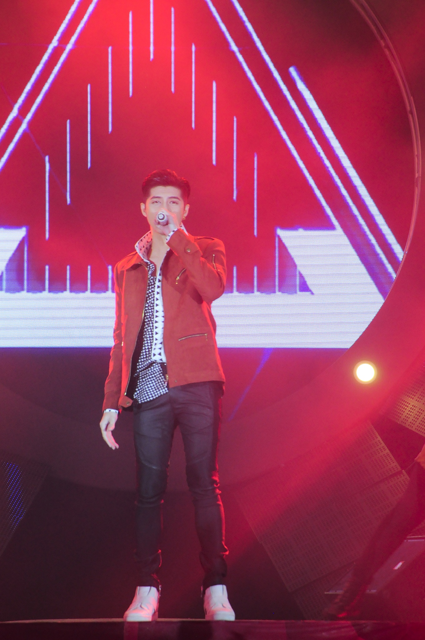 Noo,  Issac,  Toc Tien chay het minh o Cuoc hen de d anh 1