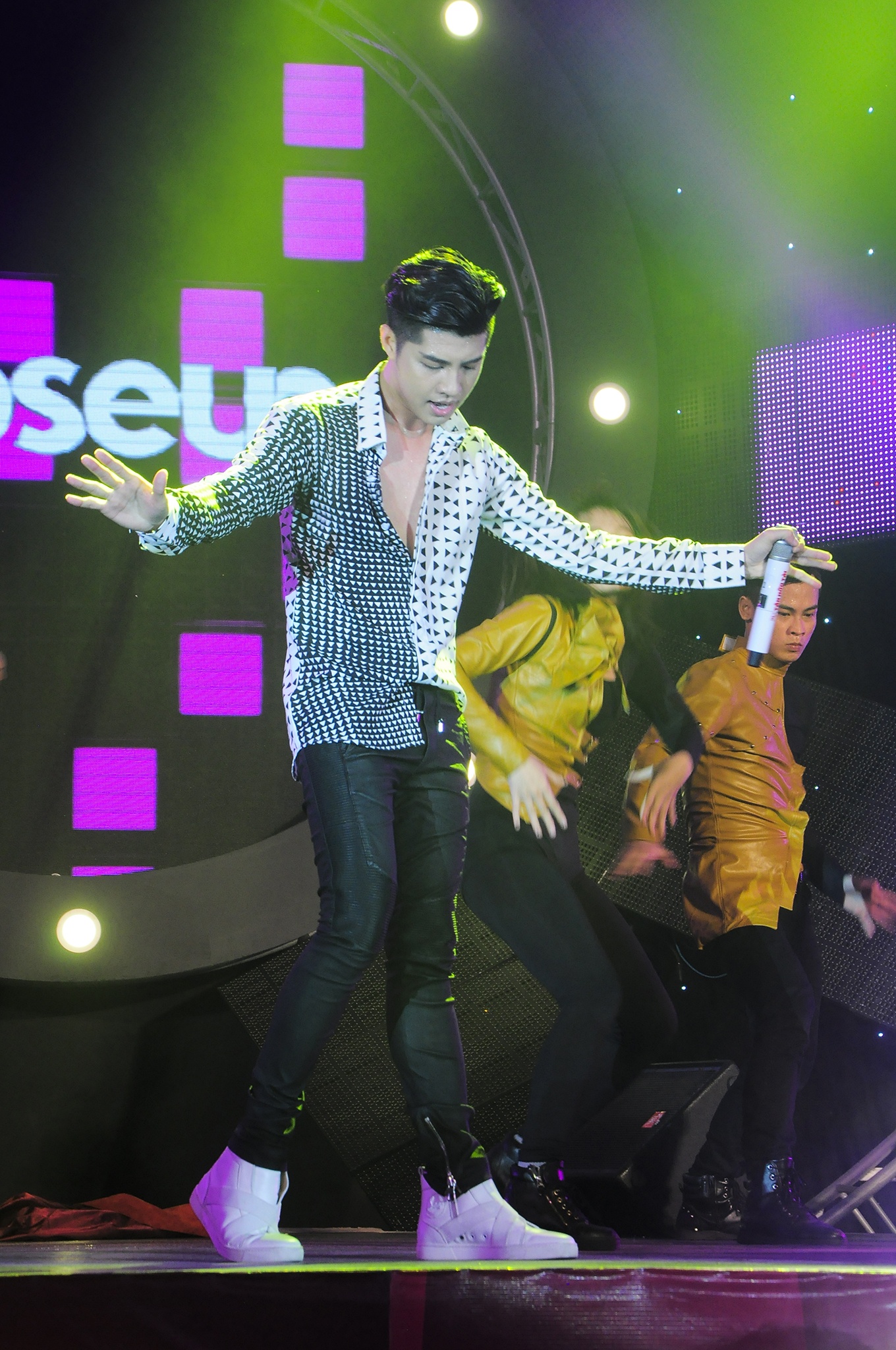 Noo,  Issac,  Toc Tien chay het minh o Cuoc hen de d anh 2