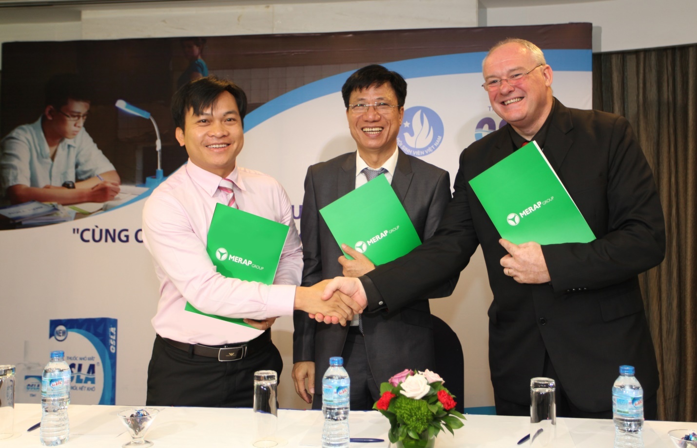 MV Khat vong vuon len cua Noo Phuoc Thinh va Osla anh 4