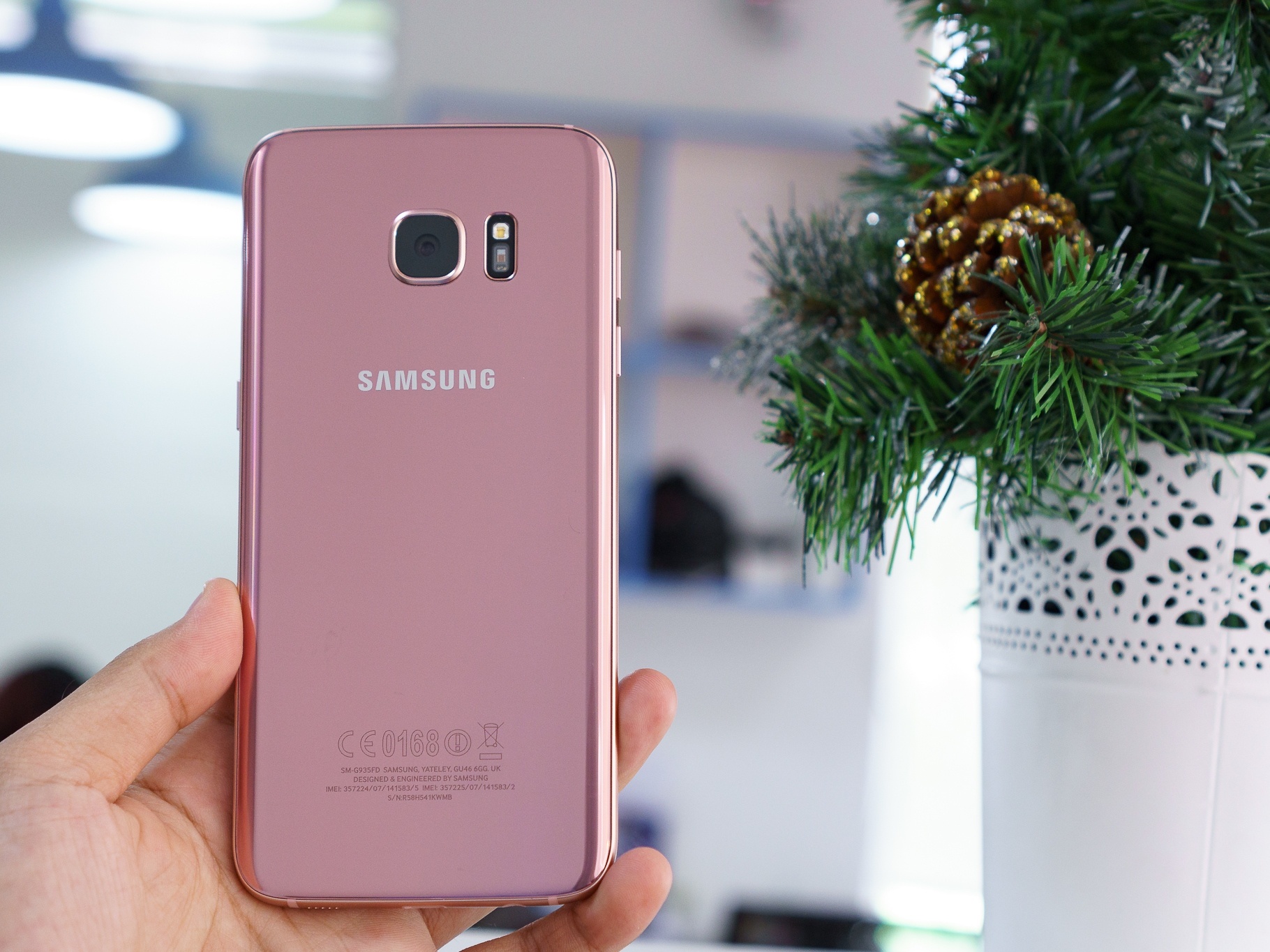 Galaxy S7 edge,  vang hong anh 1