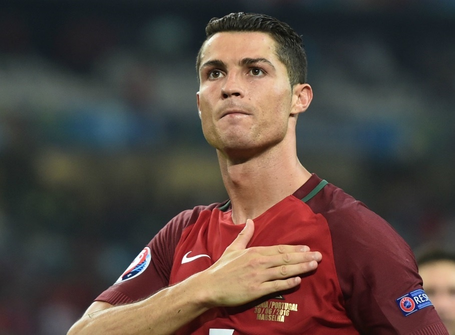 Nhung thoi quen sau san co cua Cristiano Ronaldo hinh anh