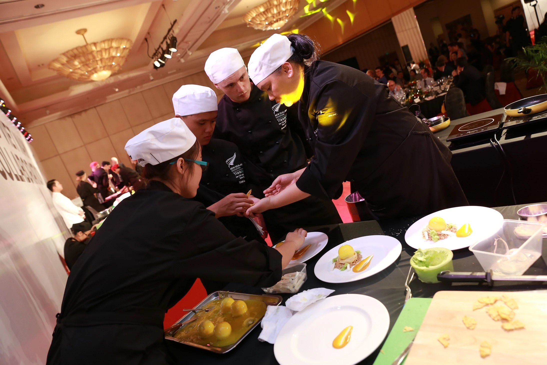 hoc nghe tai Trung cap Viet Giao anh 1