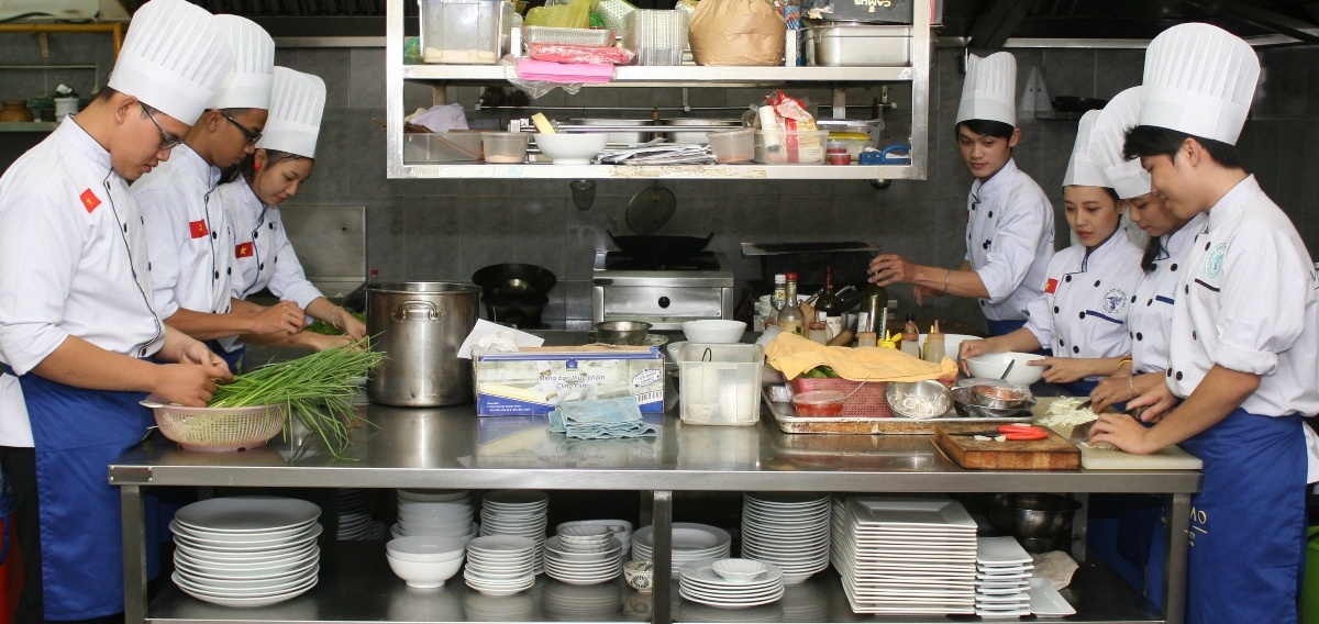 hoc nghe tai Trung cap Viet Giao anh 2