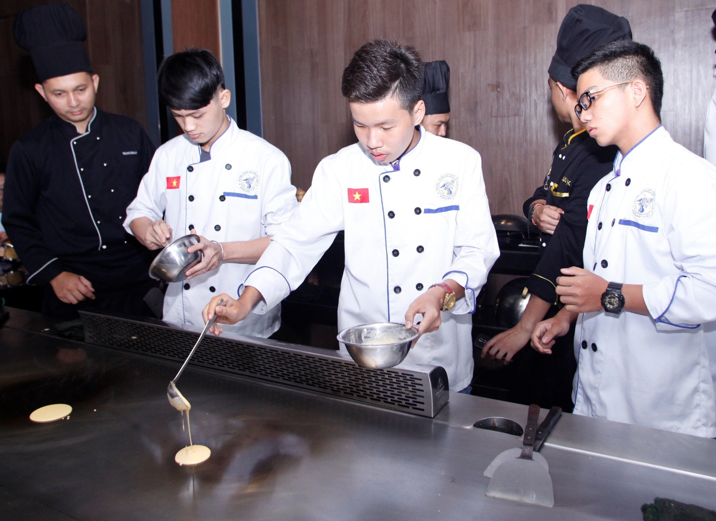 hoc nghe tai Trung cap Viet Giao anh 3