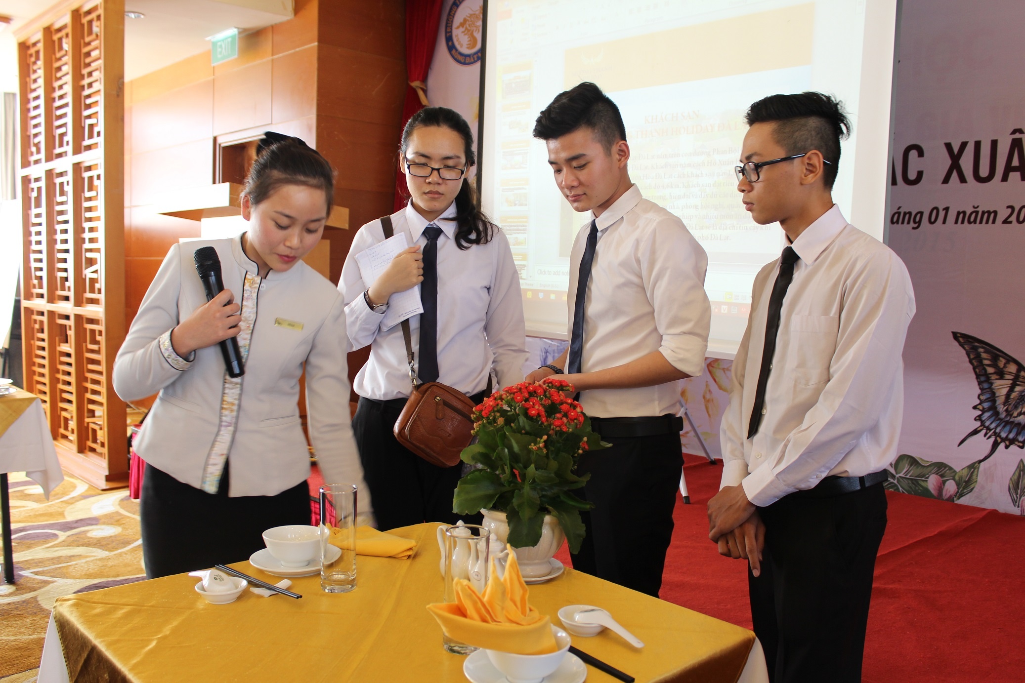 hoc nghe tai Trung cap Viet Giao anh 5