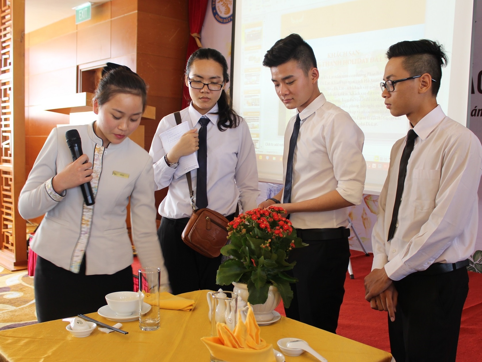 Tuyen sinh lop 10: Hoc trung cap nghe de som thanh cong hinh anh