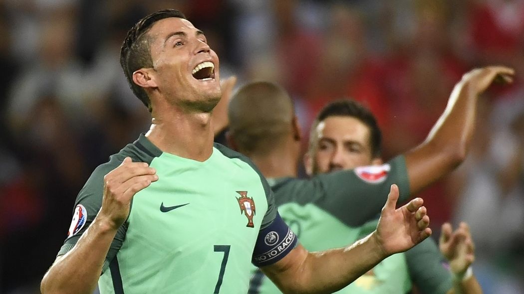 Su truong thanh cua Cristiano Ronaldo sau 4 mua Euro hinh anh