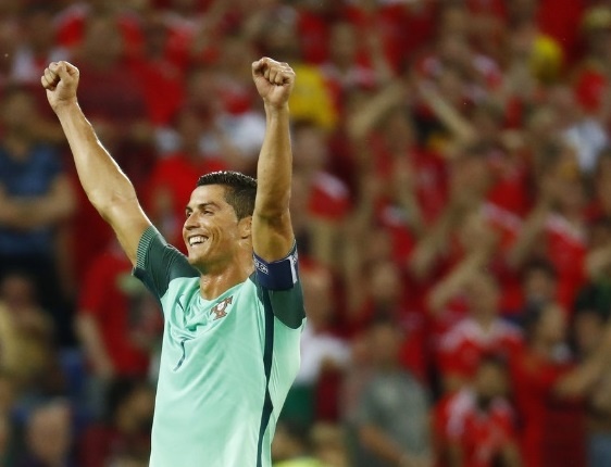 Cristiano Ronaldo noi tieng nhu the nao? hinh anh