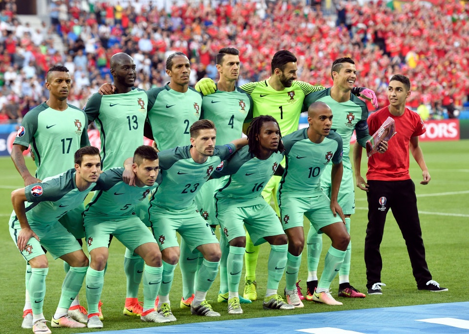 cristinao ronaldo selfie voi fan anh 3