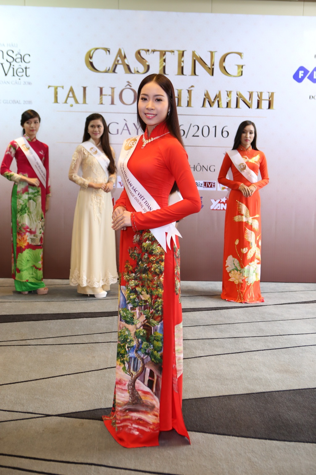 ban ket Hoa hau Ban sac Viet toan cau anh 2