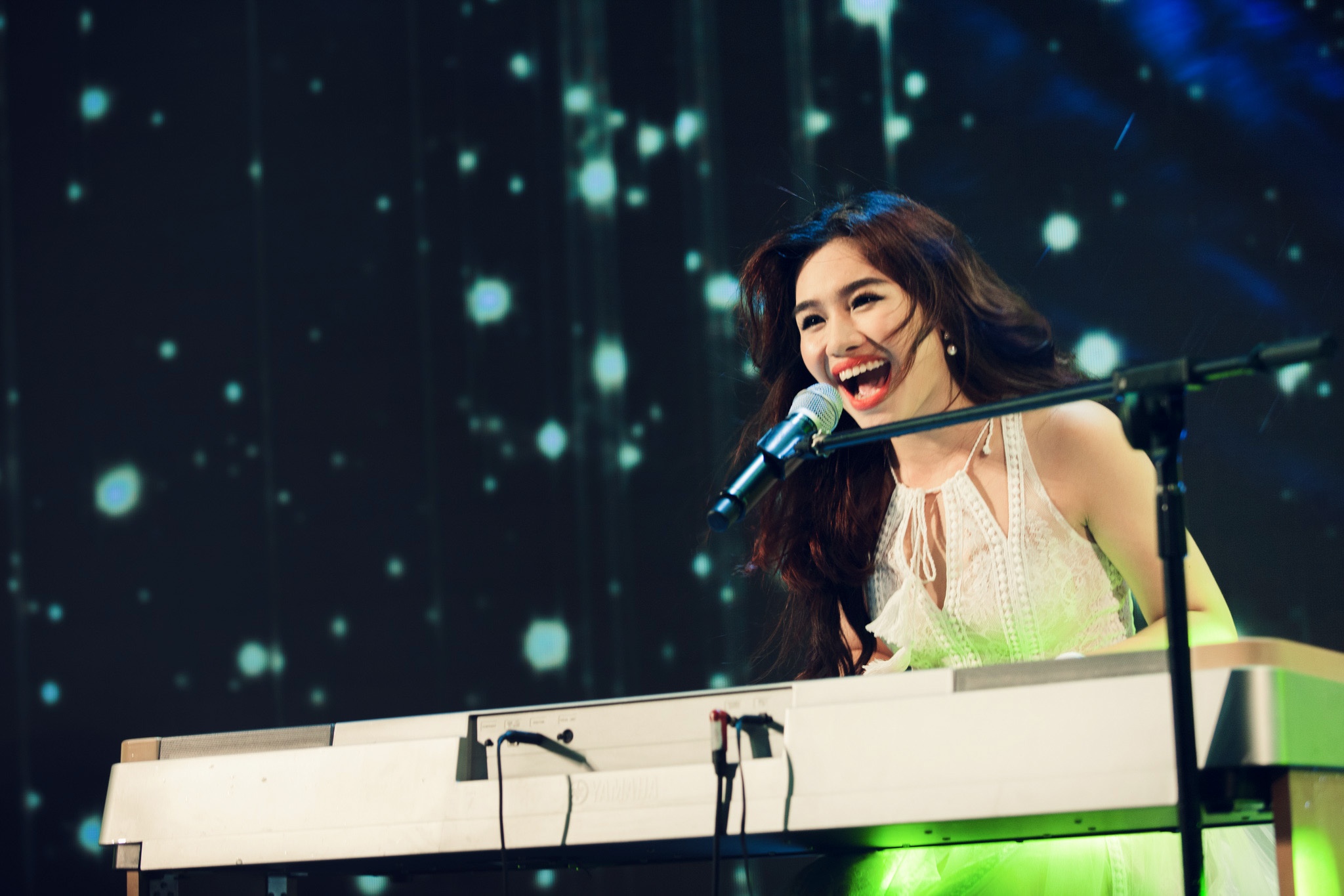 3 co gai dien tour xuyen Viet cung Dong Nhi anh 6