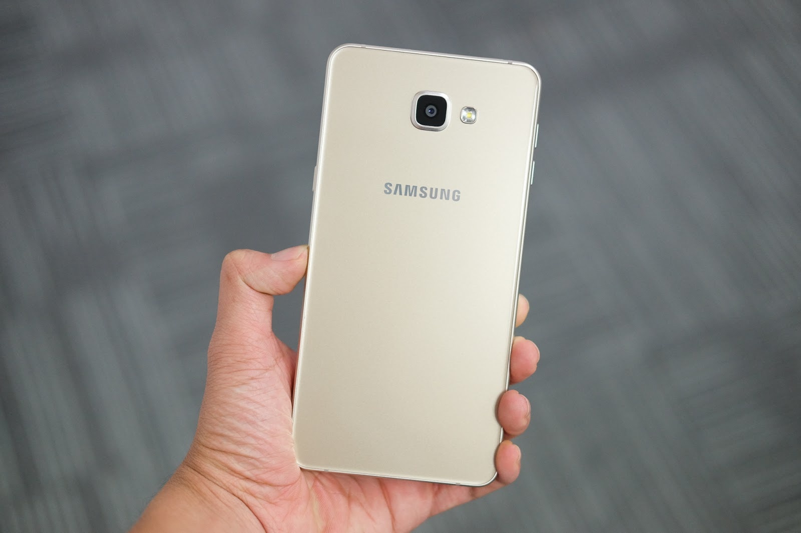 Galaxy A9 Pro 2016 man hinh lon,  pin 5.000 mAh anh 2