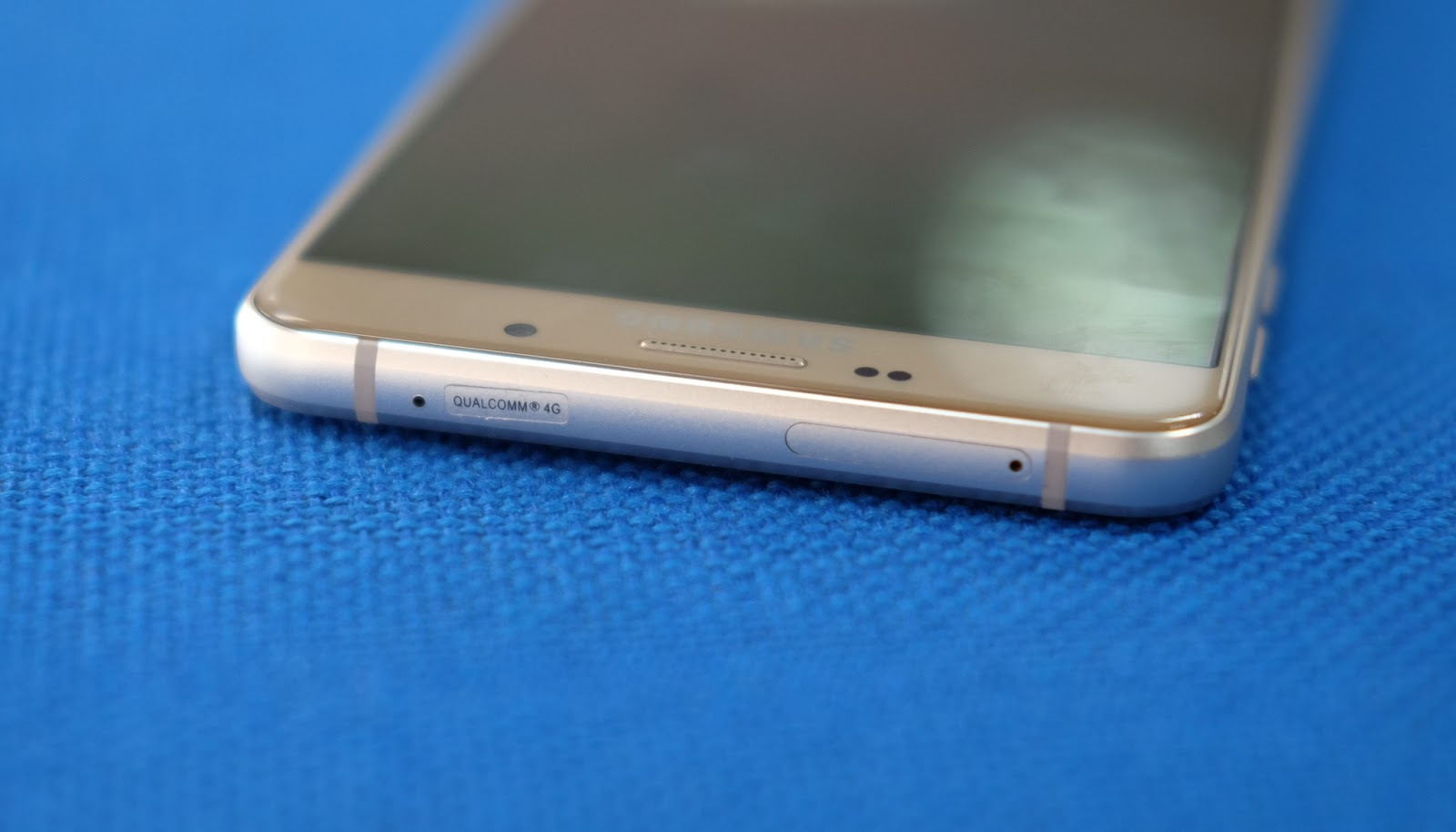 Galaxy A9 Pro 2016 man hinh lon,  pin 5.000 mAh anh 5