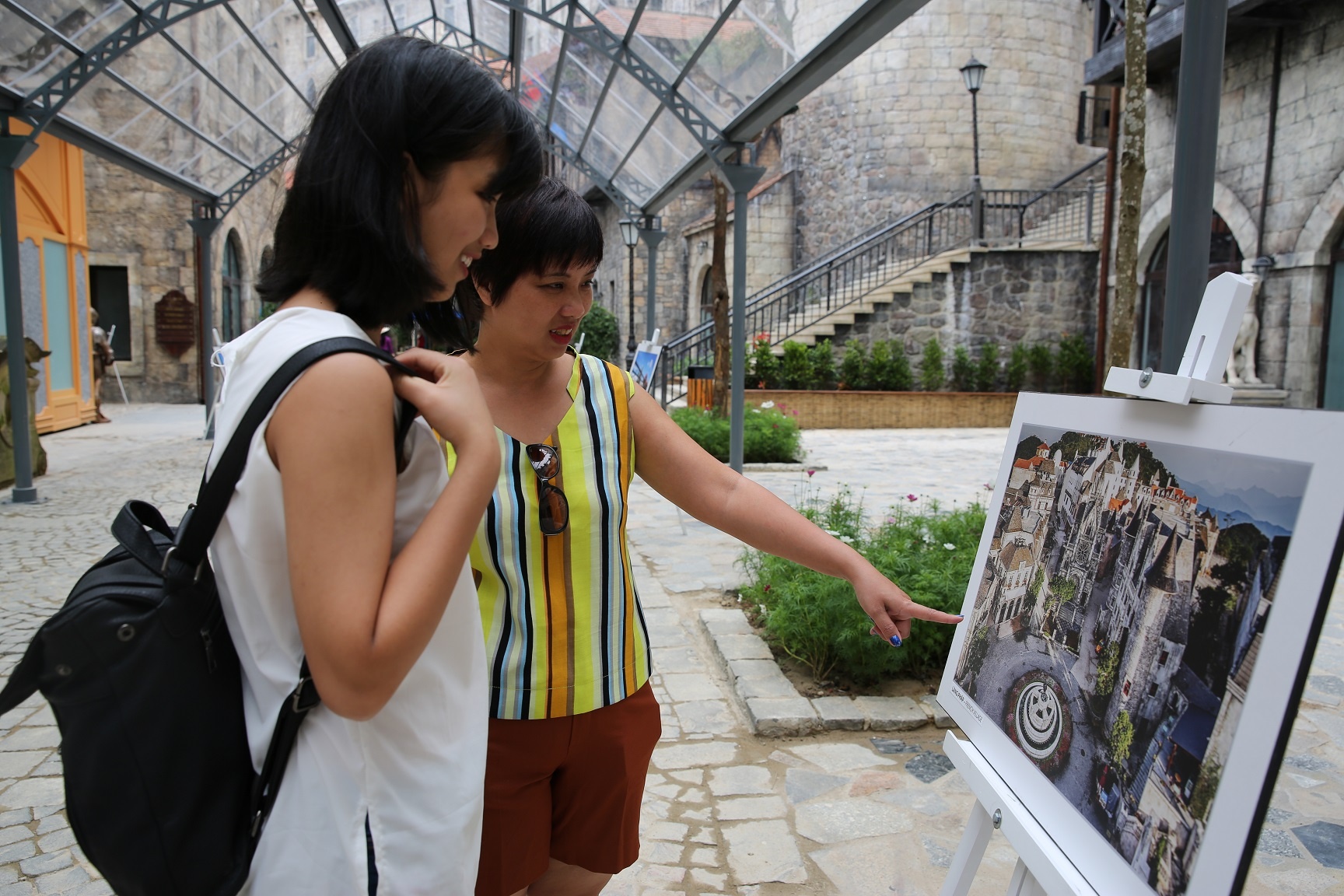 Tuan le 'Mot thoang nuoc Phap' hut khach du lich hinh anh