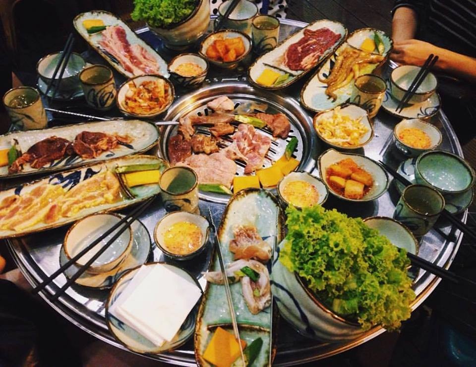 Thuong thuc buffet nuong ngoai troi tai Pho Ngon 37 hinh anh