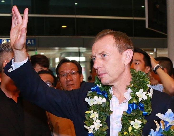 Huyen thoai Emilio cua Real Madrid den Viet Nam hinh anh