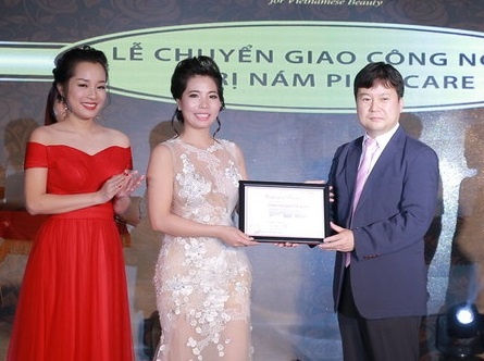 Tuan Hung bieu dien tai su kien lam dep hinh anh