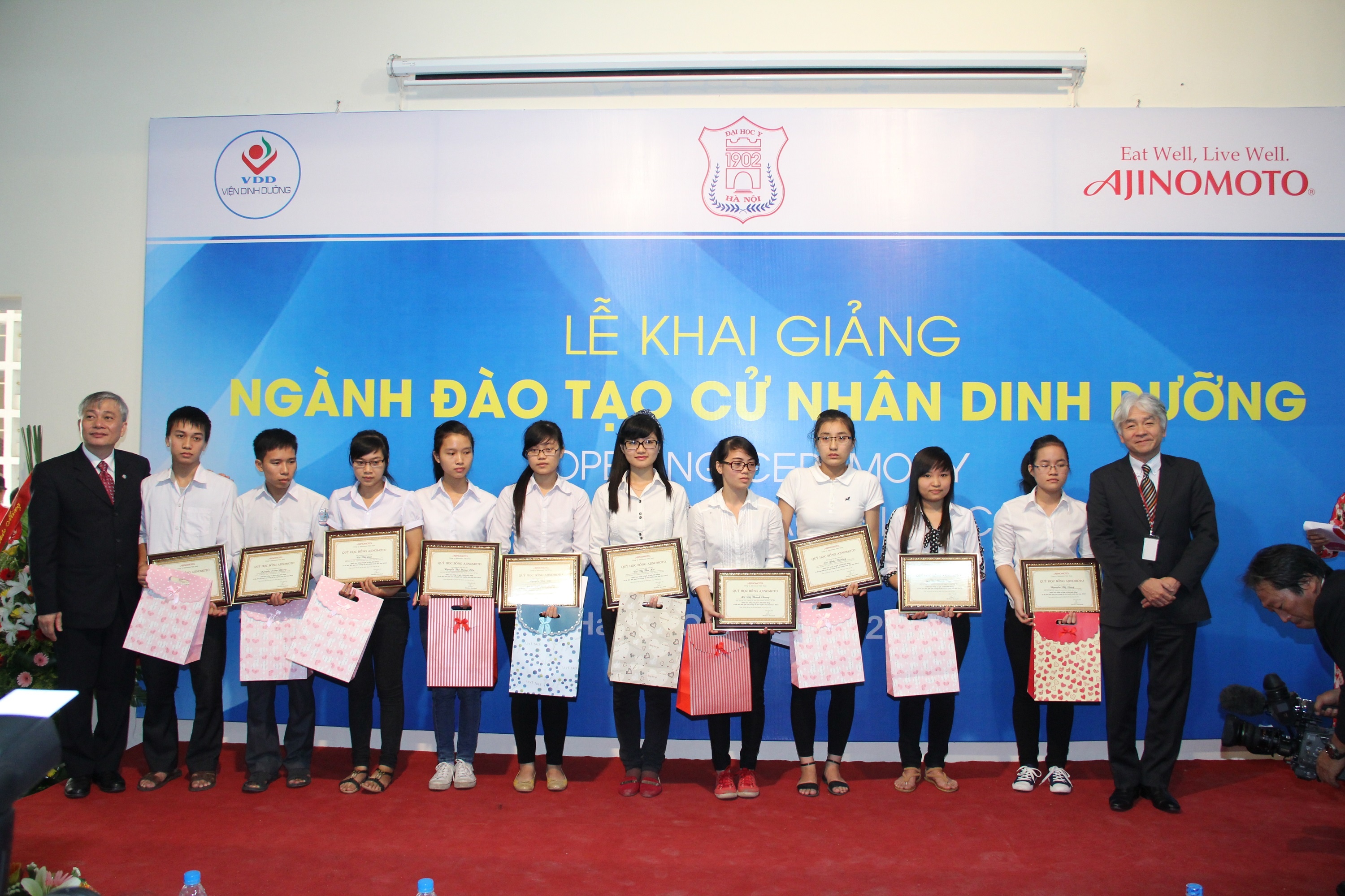 He cu nhan nganh dinh duong hut sinh vien hinh anh