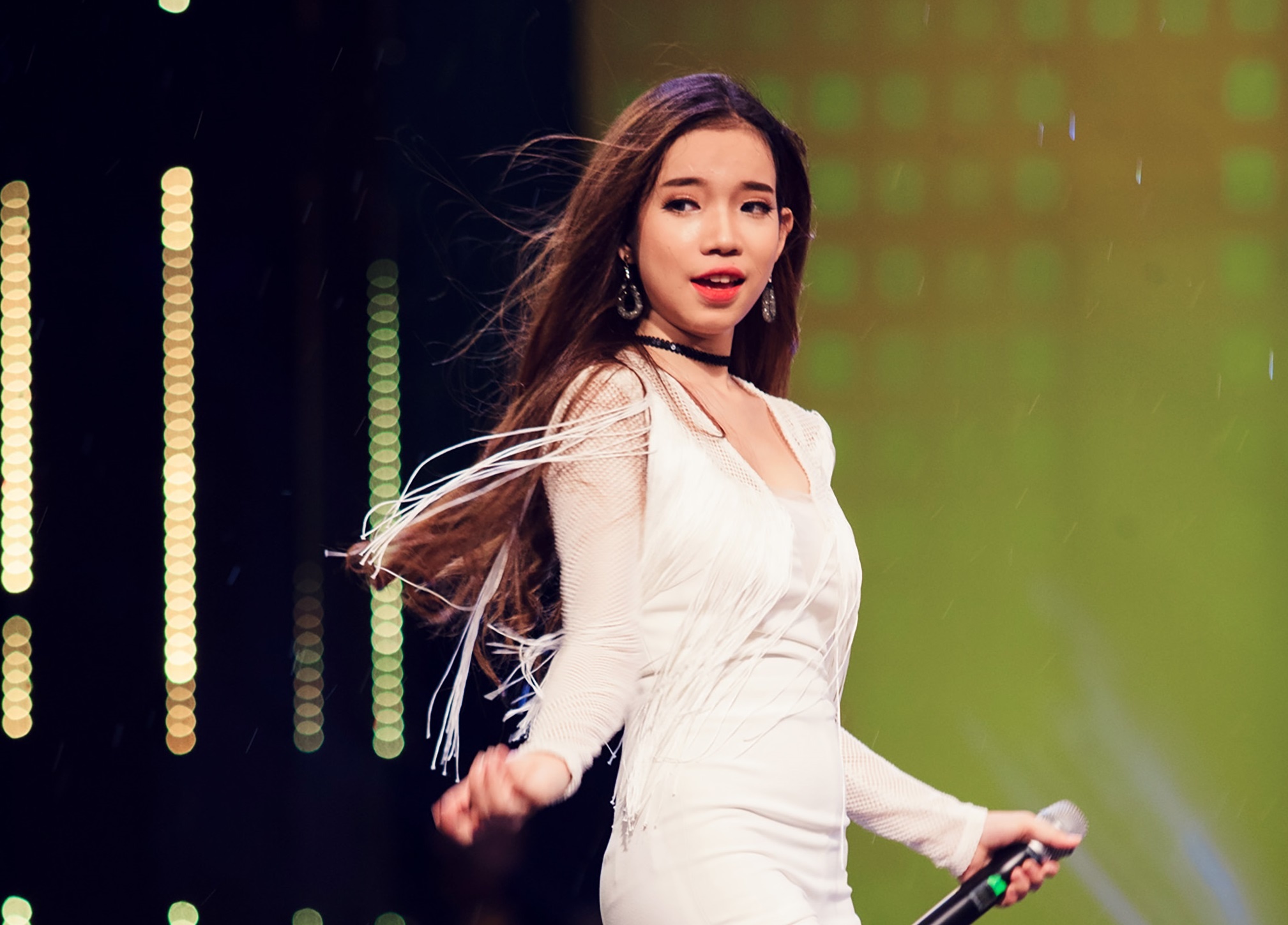 Chan dung nhom nhac moi Hello Yellow cua Dong Nhi hinh anh