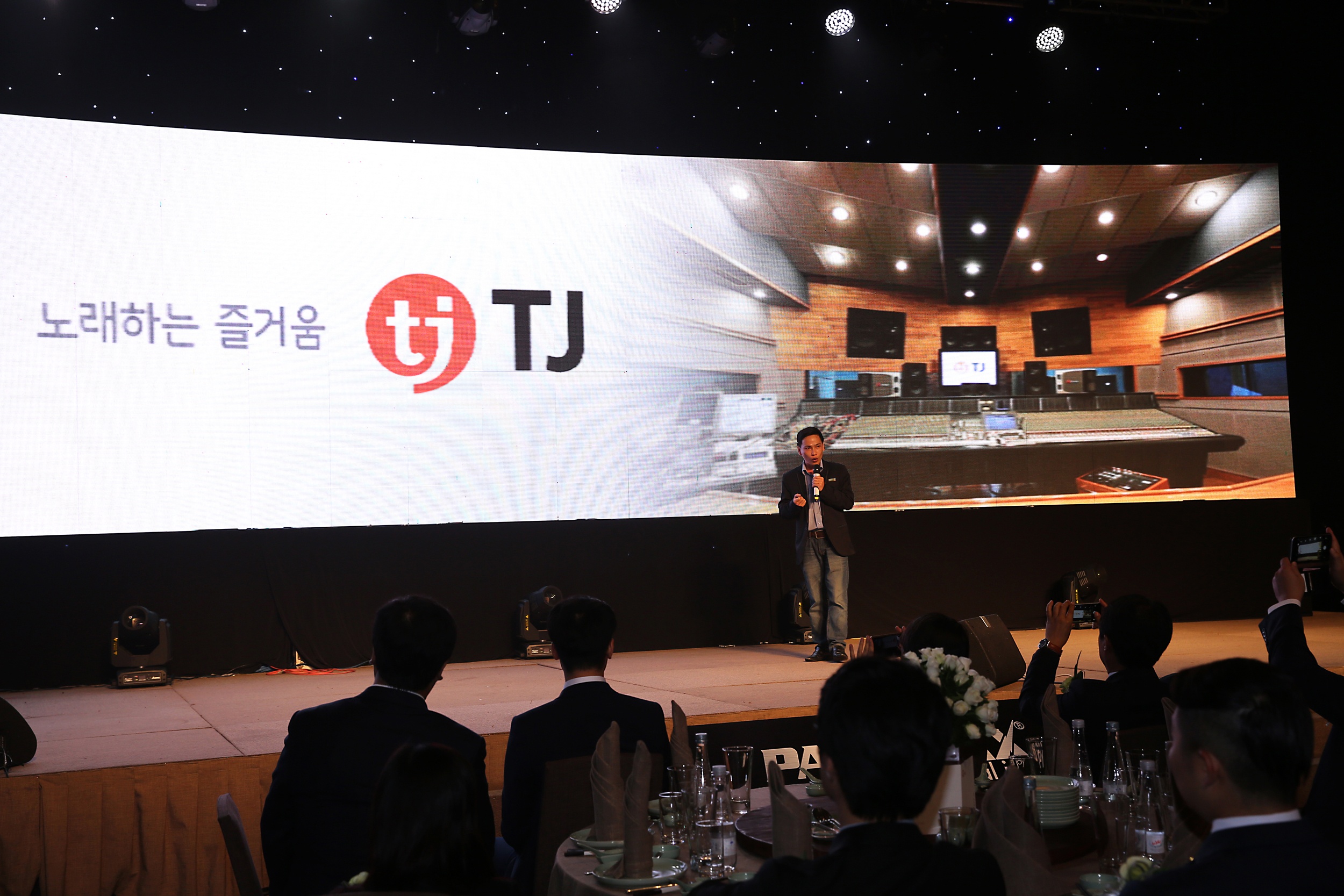 đầu karaoke Paramax ảnh 2 dau karaoke Paramax anh 2