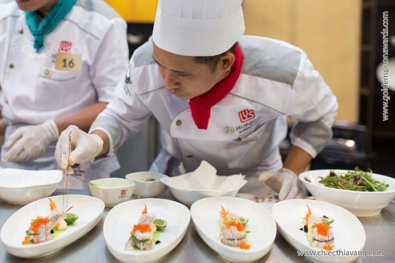 chiếc thìa vàng ảnh 2 chiec thia vang anh 2