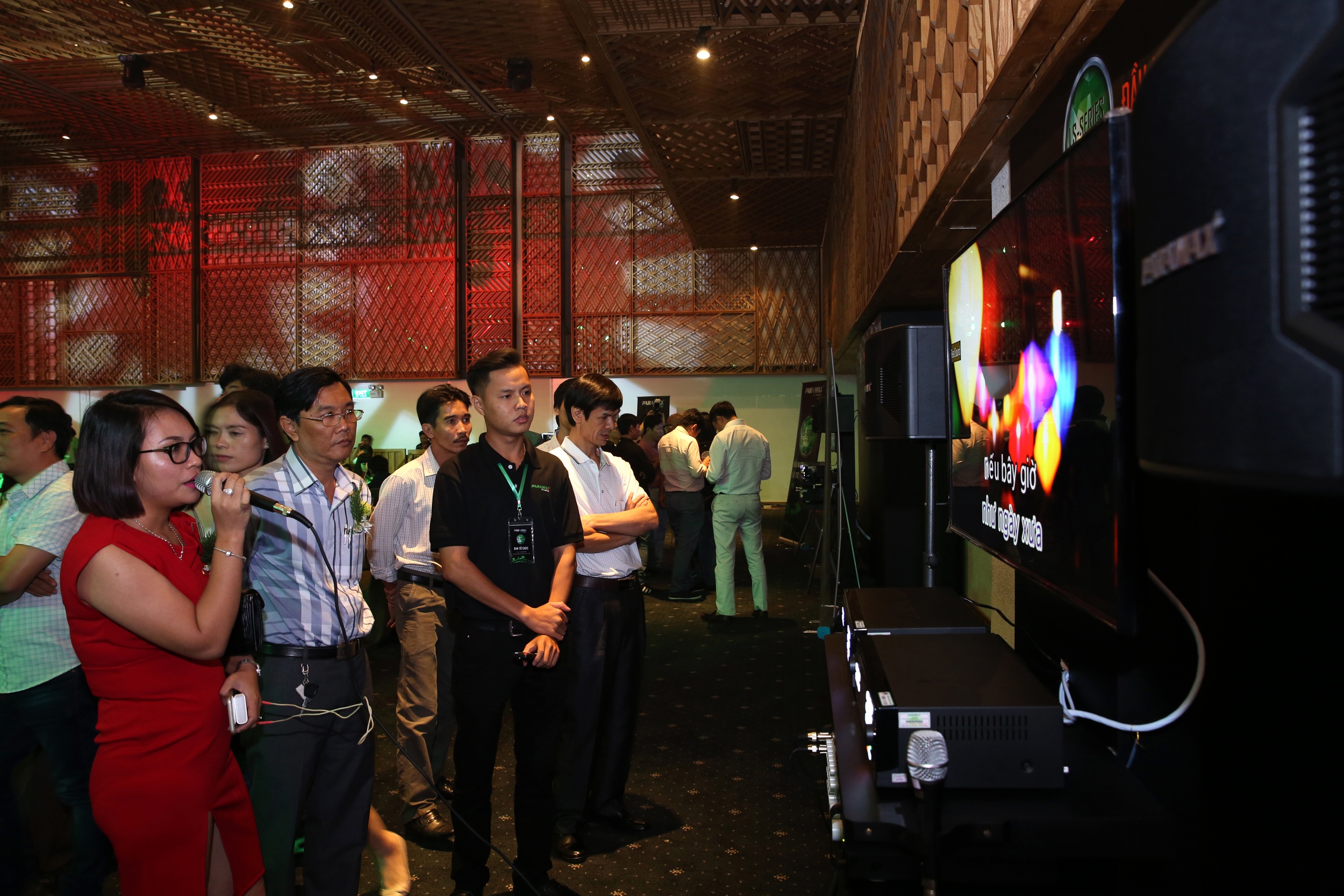 đầu karaoke Paramax ảnh 3 dau karaoke Paramax anh 3