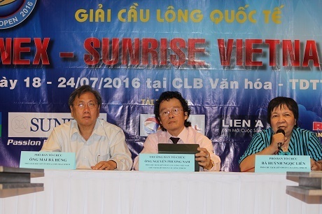 Total tiep suc giai cau long Yonex Viet Nam mo rong hinh anh