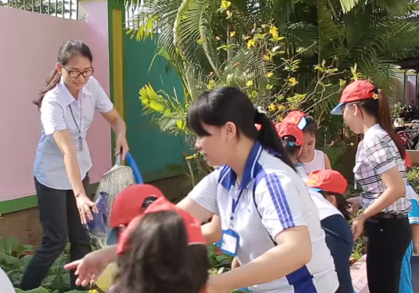 Khac biet giua su pham mam non trung cap va dai hoc hinh anh