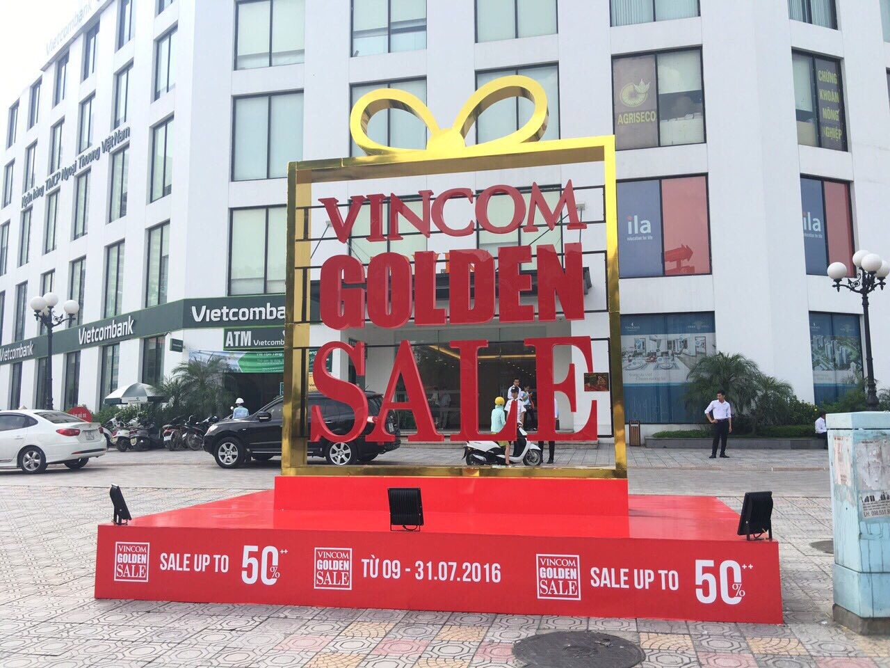 Vincom trien khai thang khuyen mai hinh anh