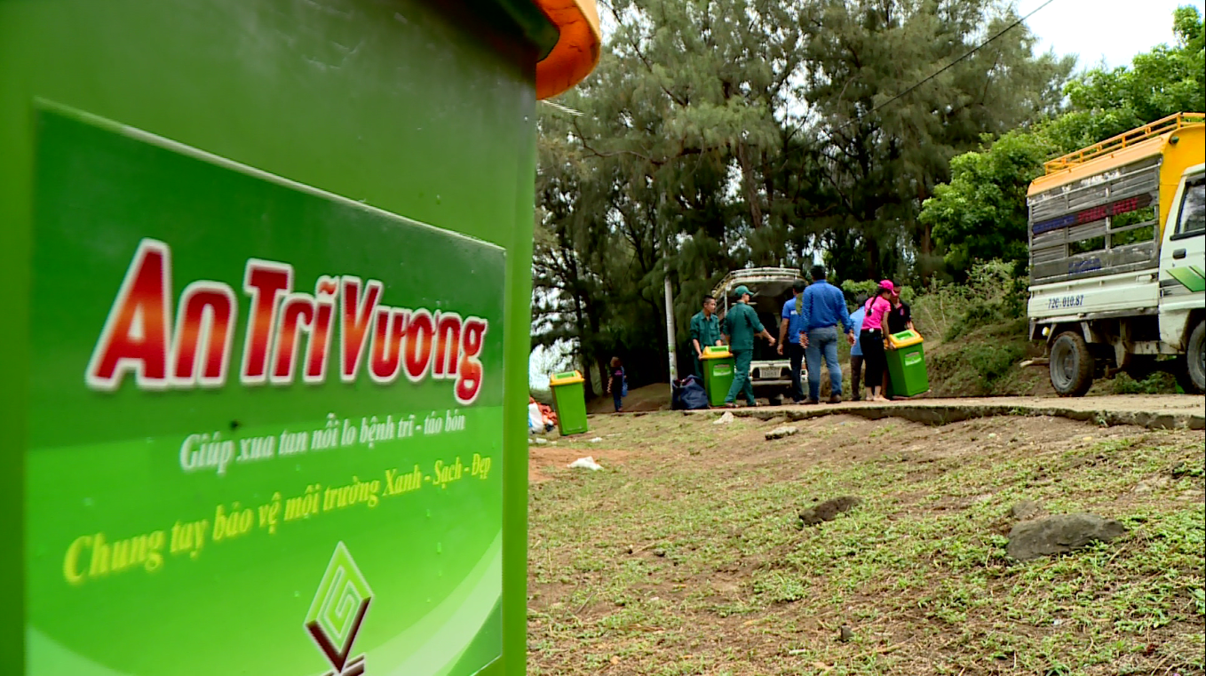 Thí sinh HHVN làm sạch biển ảnh 2 Thi sinh HHVN lam sach bien anh 2