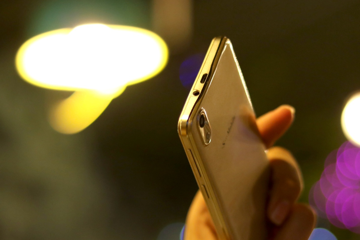 mua smartphone gia re S-Mobile T52 anh 2