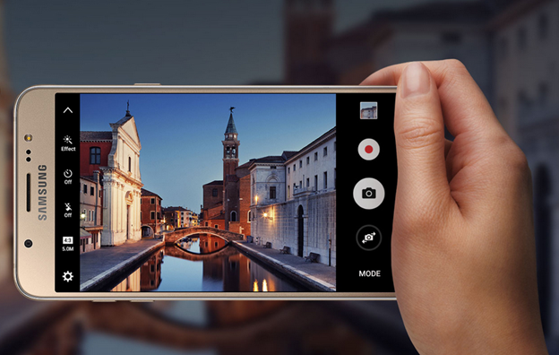 Samsung Galaxy J5 vang hong: Smartphone ca tinh cho phai dep hinh anh