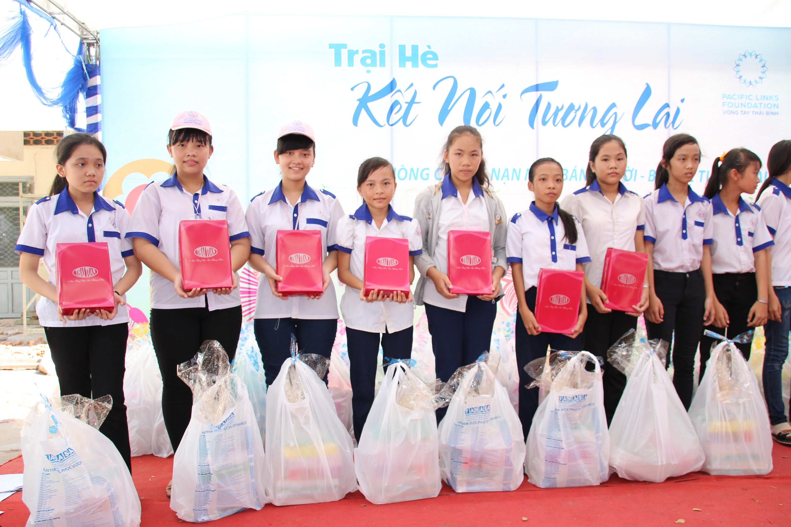 700 be gai hoc cach phat trien ban than anh 11