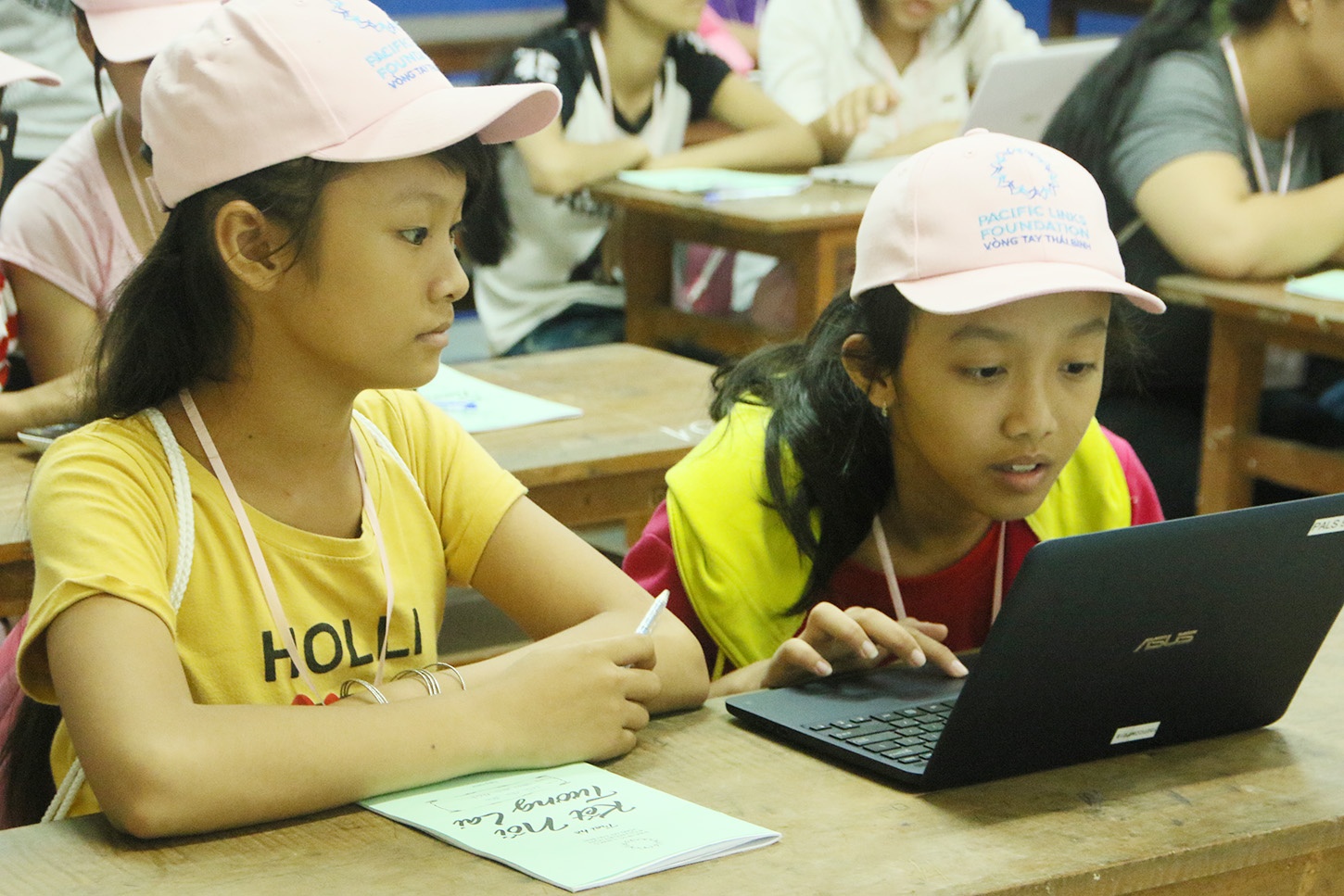 700 be gai hoc cach phat trien ban than tai trai he hinh anh