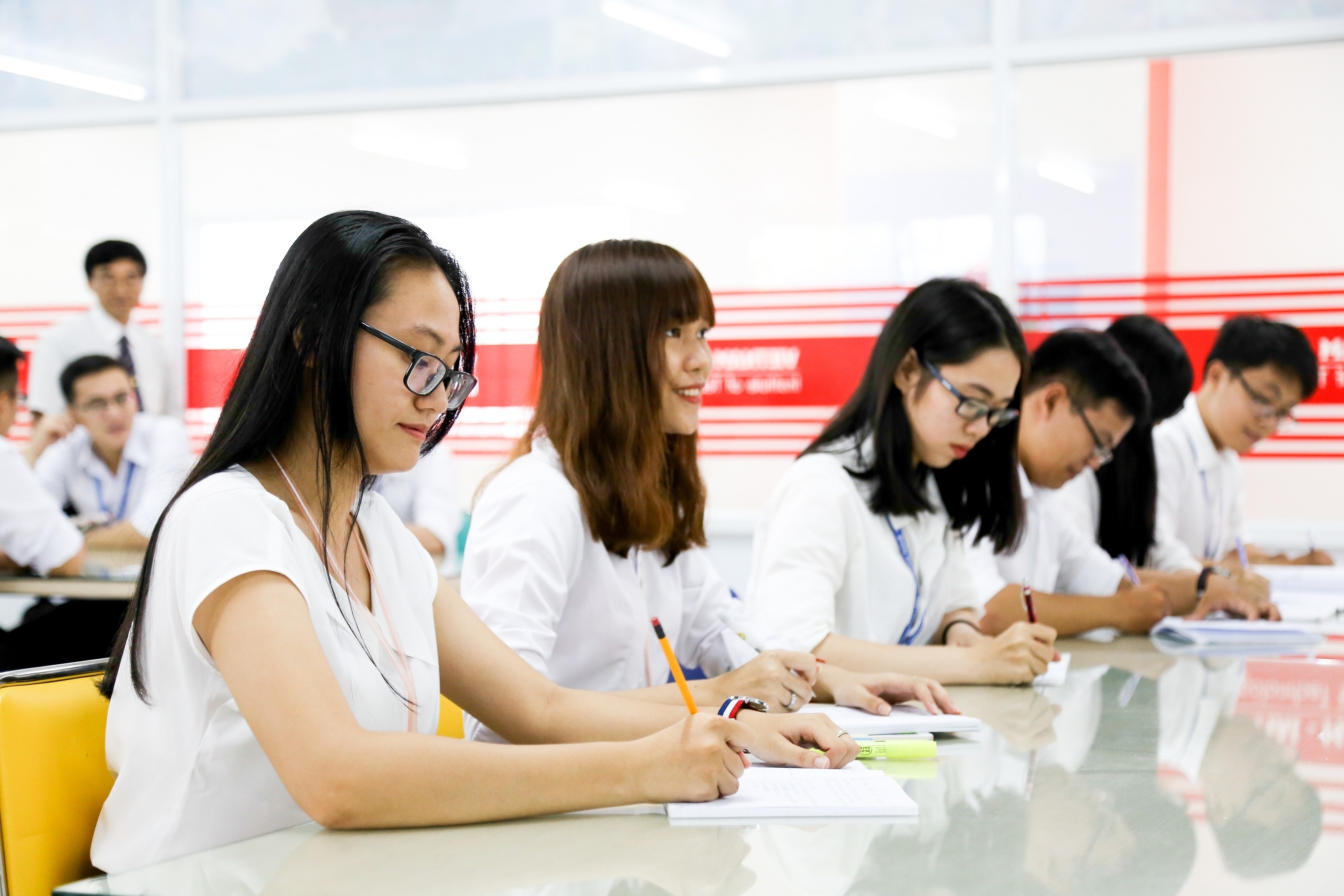 nộp hồ sơ tuyển sinh vào HUTECH ảnh 2 nop ho so tuyen sinh vao HUTECH anh 2