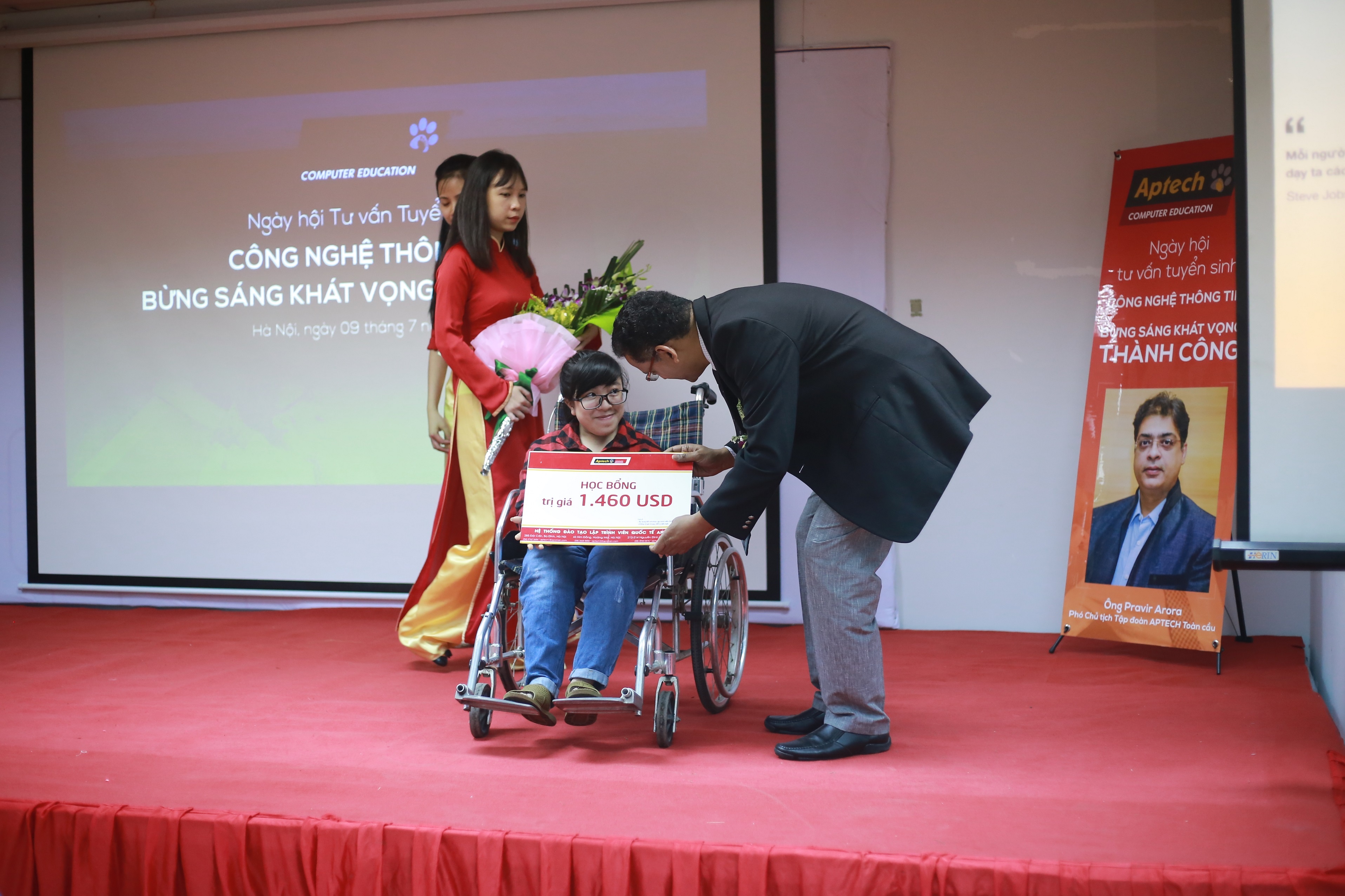 Co gai xuong thuy tinh gianh hoc bong toan phan anh 3