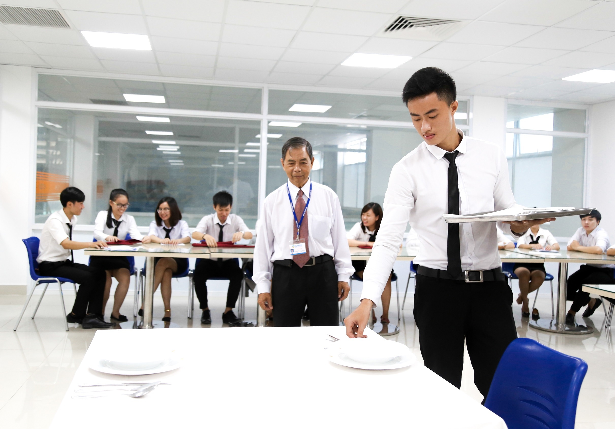 quản trị nhà hàng và dịch vụ ăn uống tại HUTECH ảnh 3 quan tri nha hang va dich vu an uong tai HUTECH anh 3