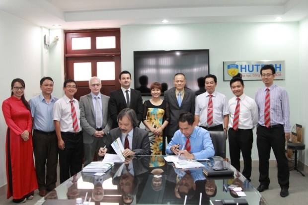 quan tri nha hang va dich vu an uong tai HUTECH anh 2