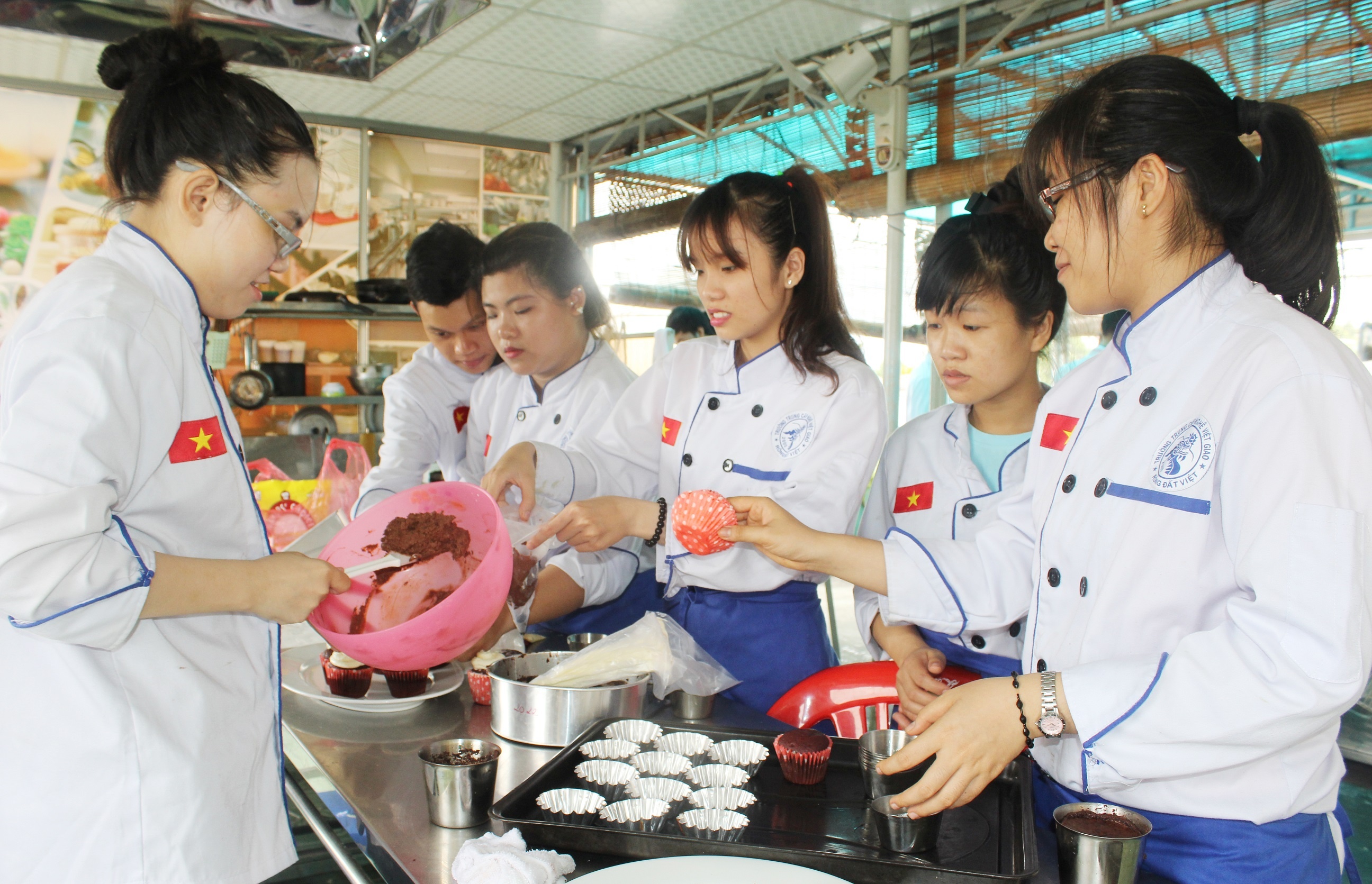 Trung cap Viet Giao cam ket viec lam on dinh khi tot nghiep hinh anh