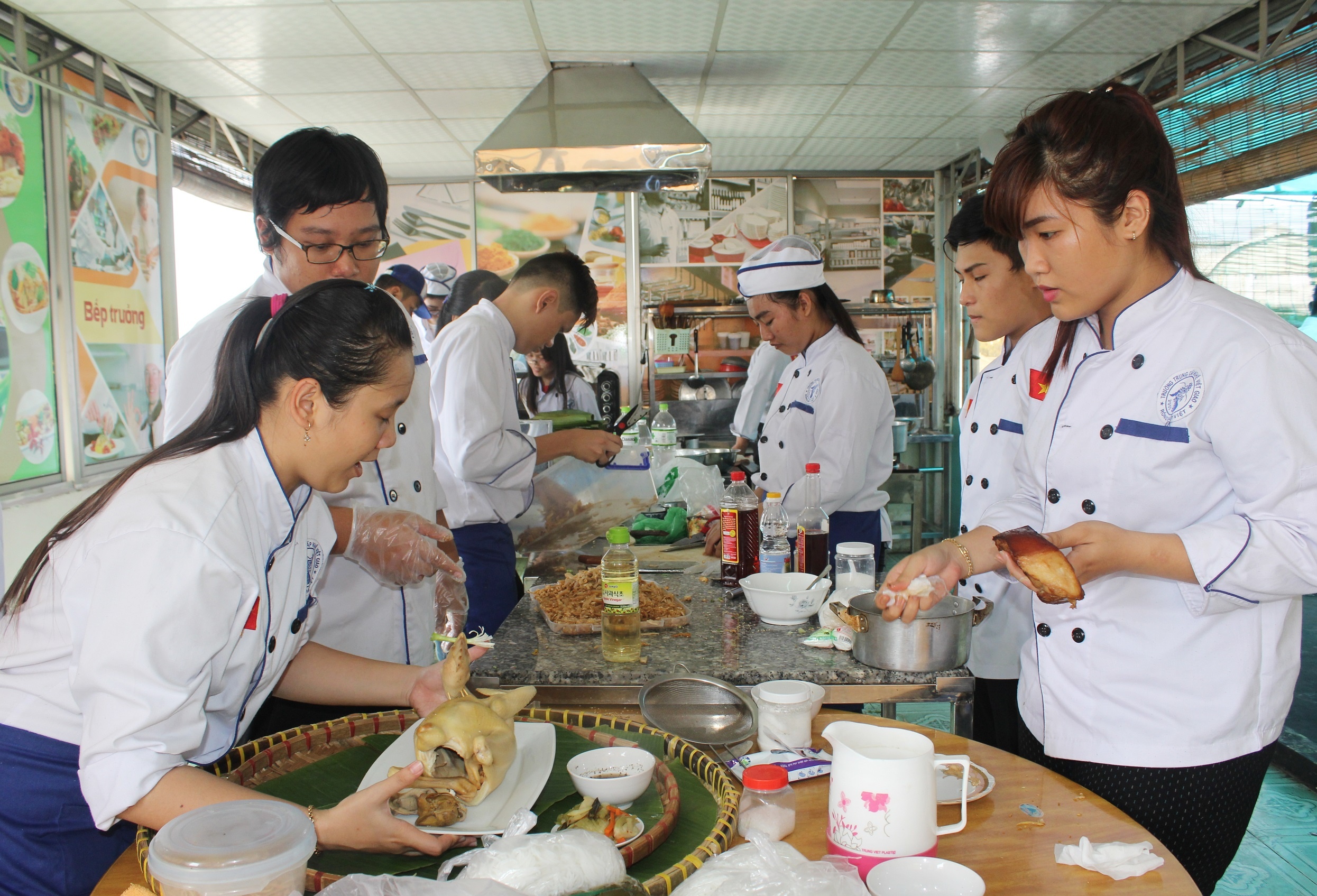 Trung cap nghe Viet Giao anh 4