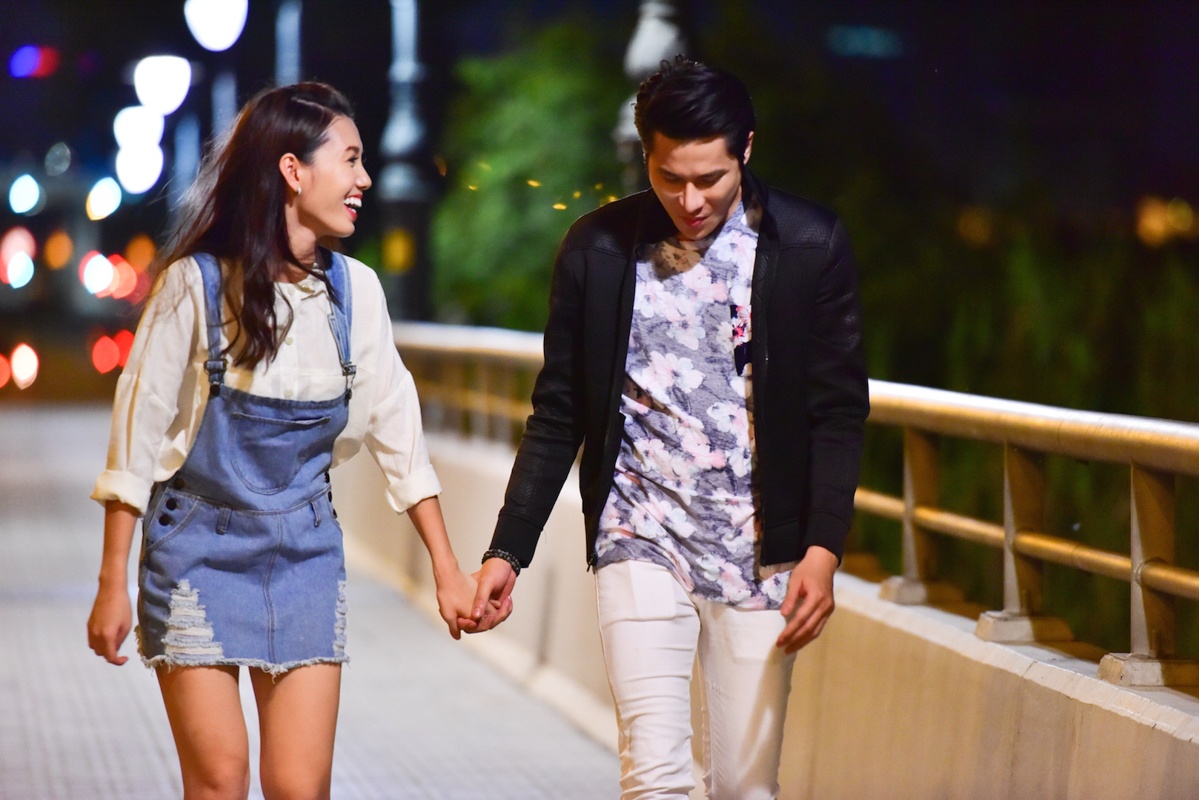 Man to tinh gay an tuong khi viet loi yeu len khong trung hinh anh