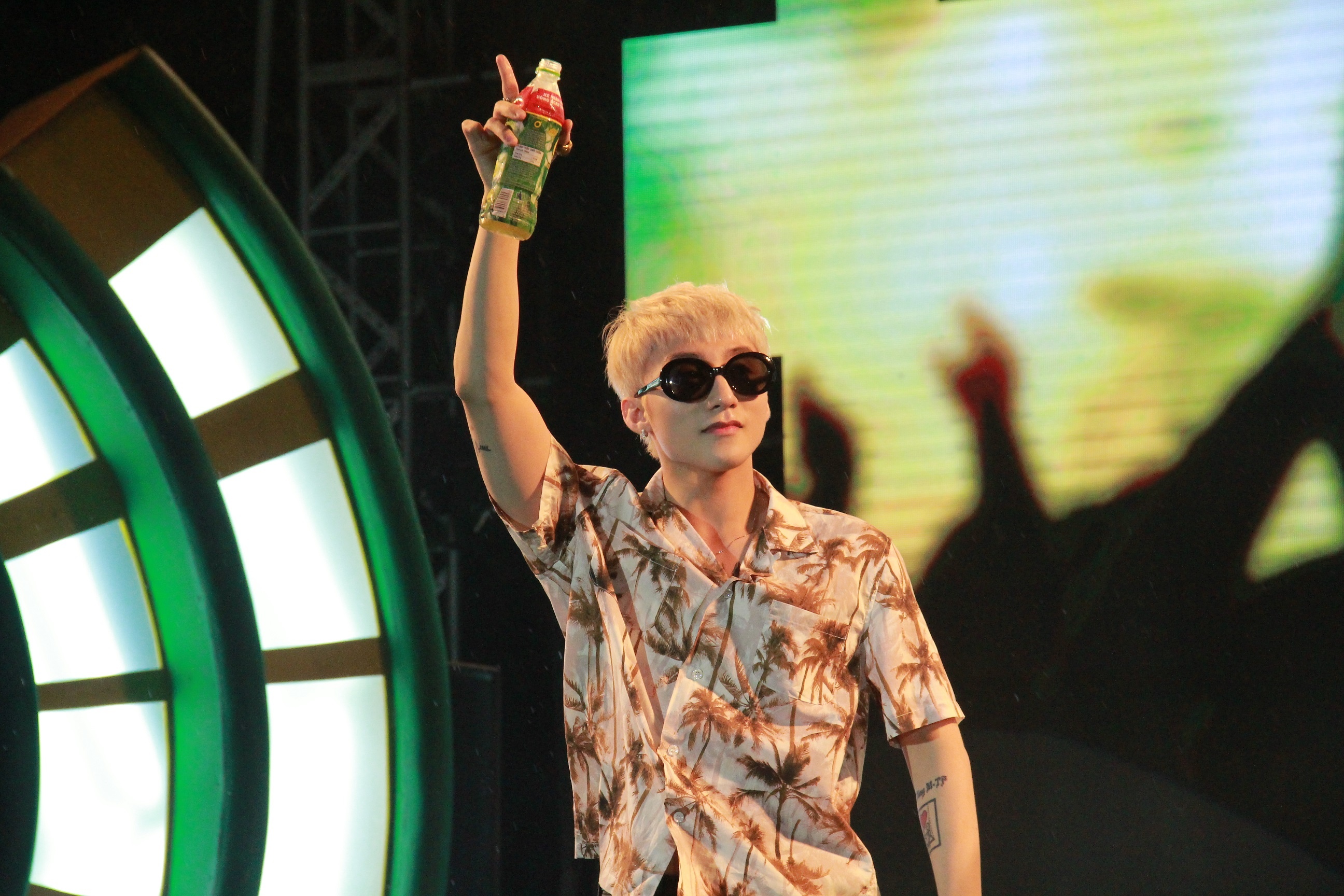 Gioi tre hao hung san ve tham du gala 'Giai nhiet mua he' hinh anh