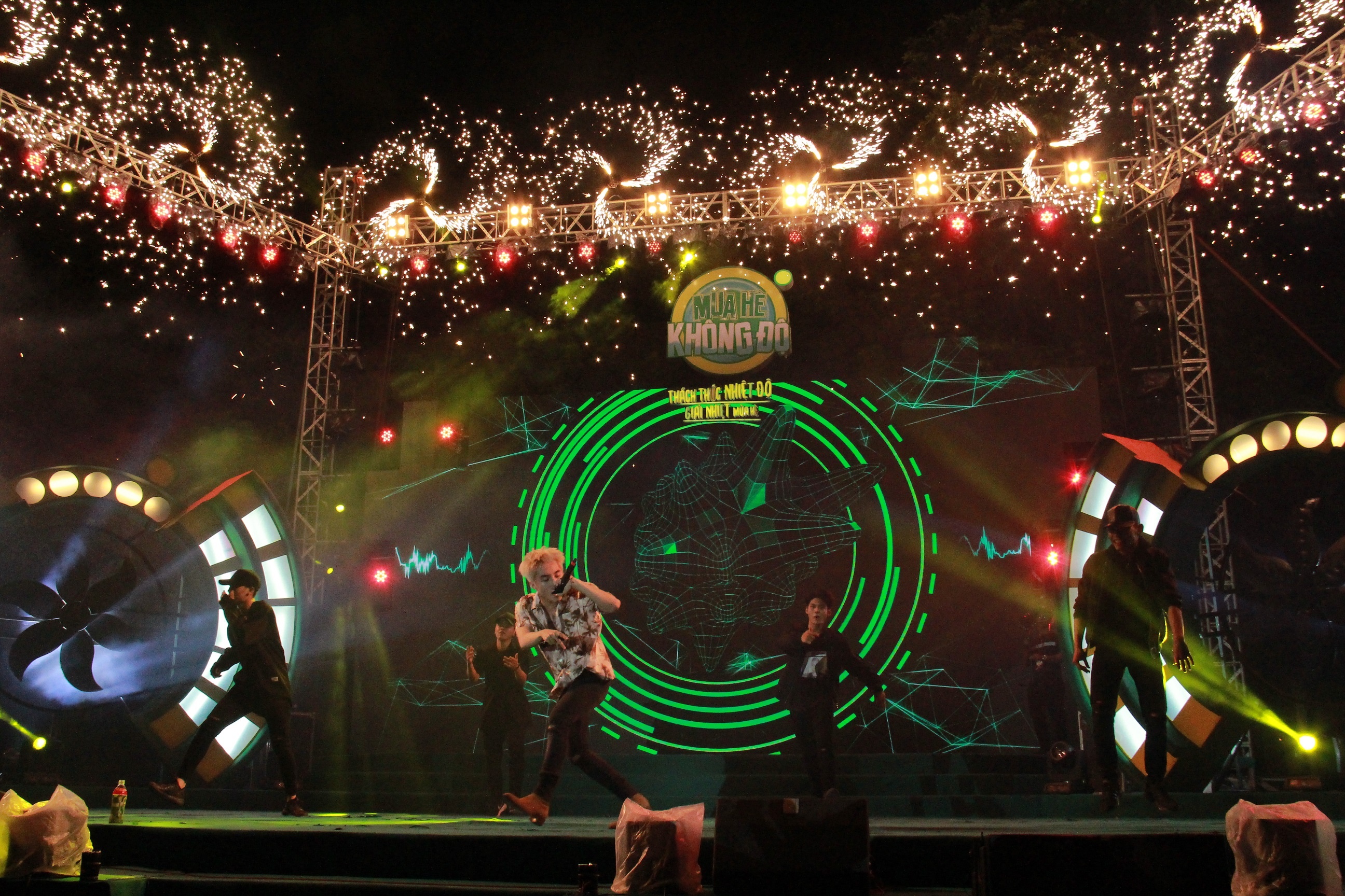 san ve du gala Giai nhiet mua he anh 1