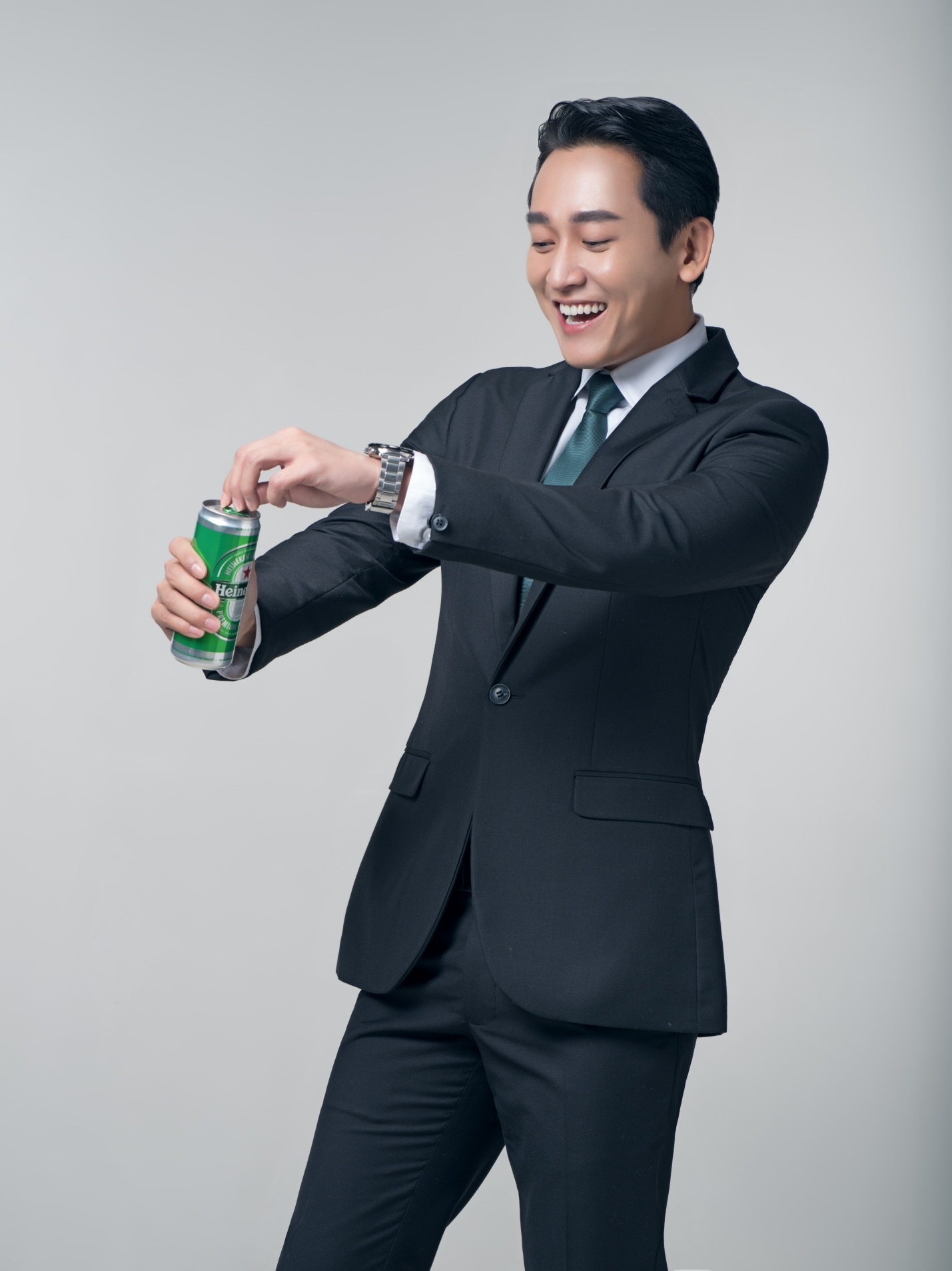 Heineken một màu xanh nguyên bản ảnh 1 Heineken mot mau xanh nguyen ban anh 1