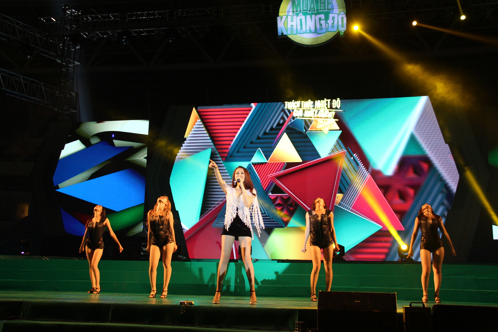 Giai nhiet mua he,  Son Tung M-TP,  Mua he khong do anh 10