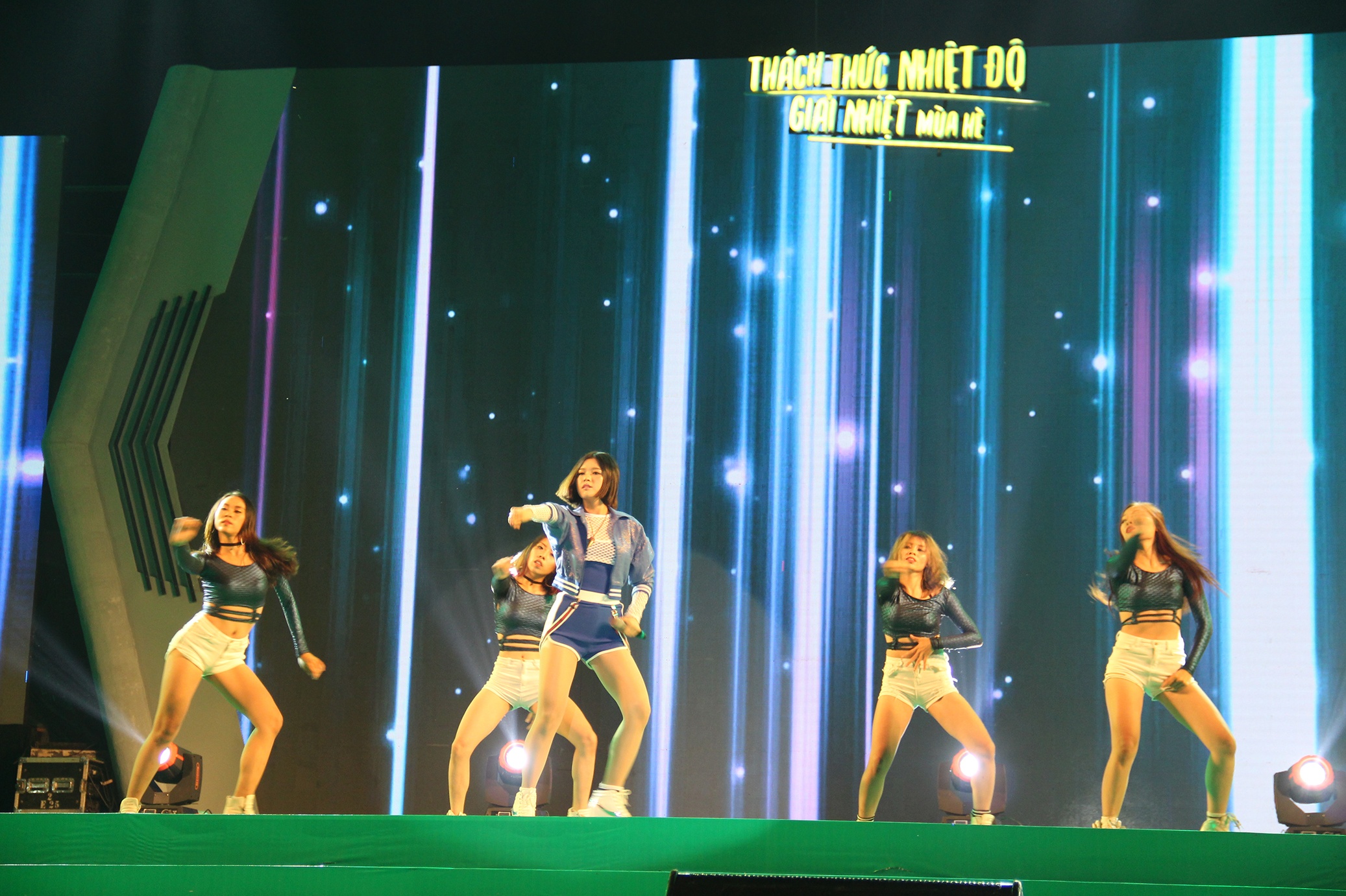 Giai nhiet mua he,  Son Tung M-TP,  Mua he khong do anh 14