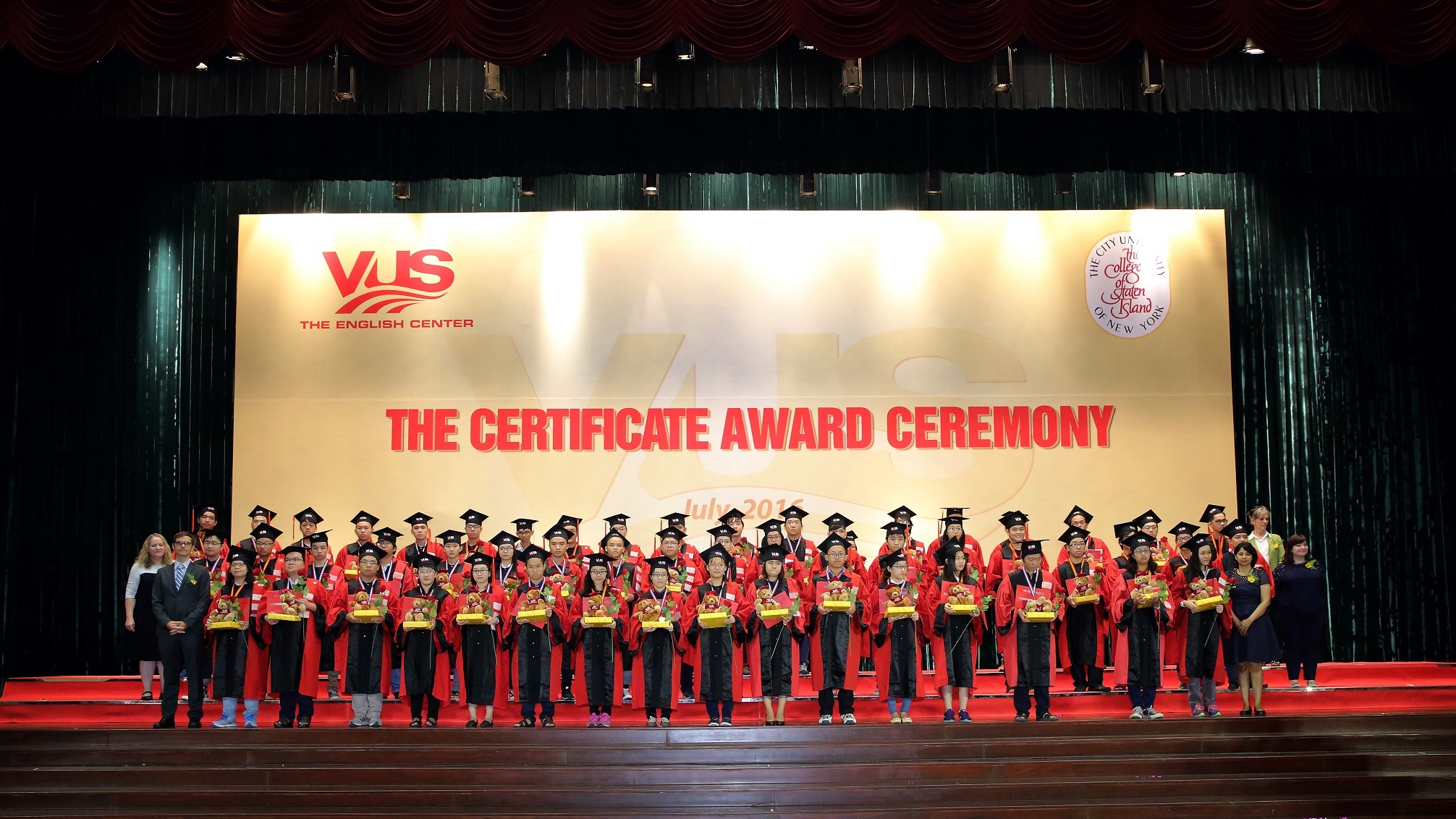 VUS trao chung chi quoc te anh 2