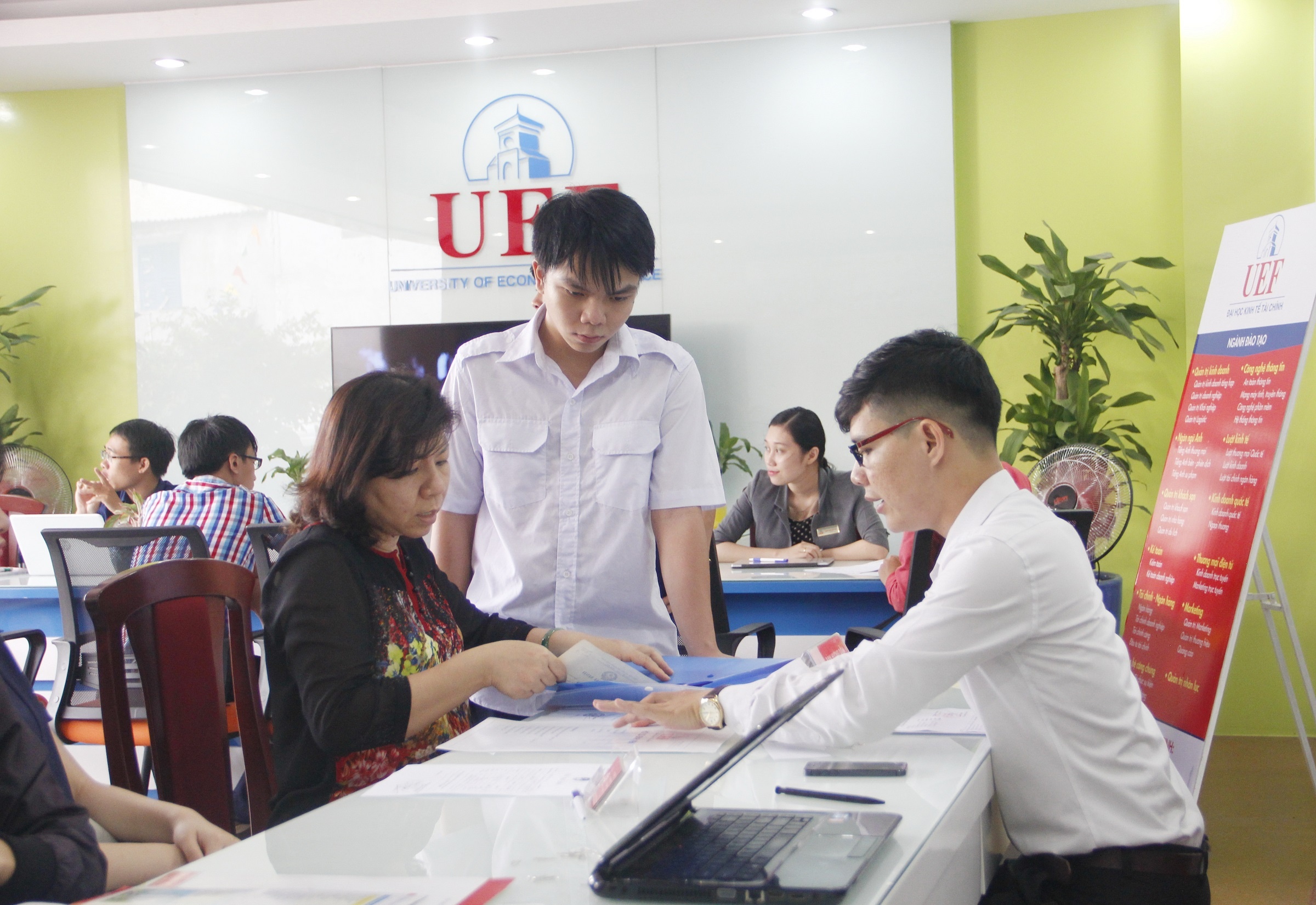 UEF nhận hồ sơ xét tuyển nguyện vọng 1 ảnh 2 UEF nhan ho so xet tuyen nguyen vong 1 anh 2